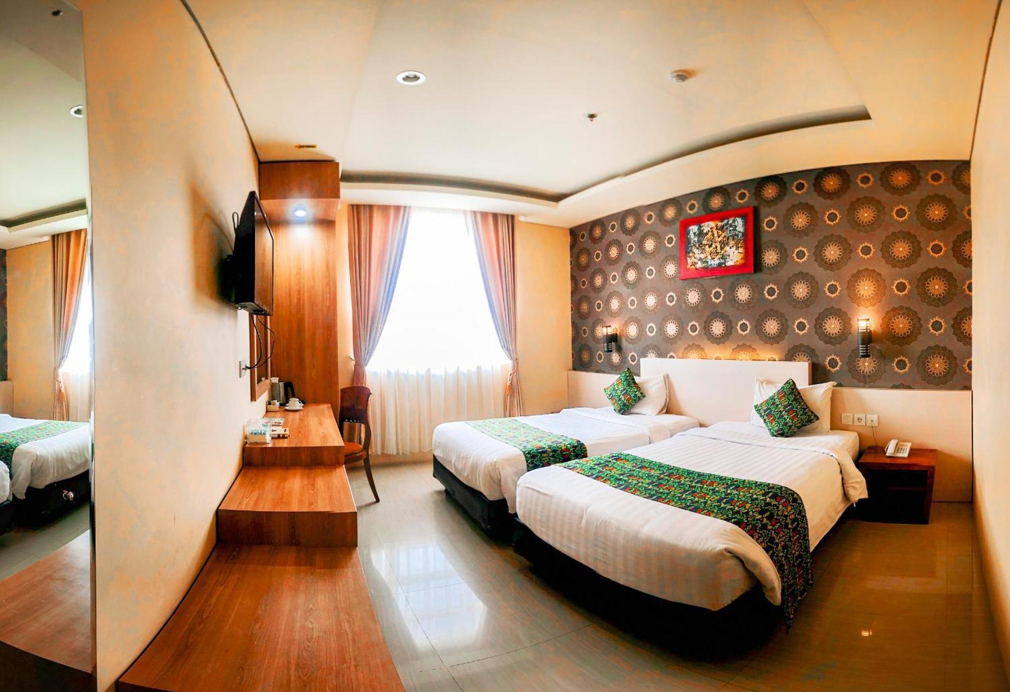 Grand Madani Hotel Mataram Kültér fotó