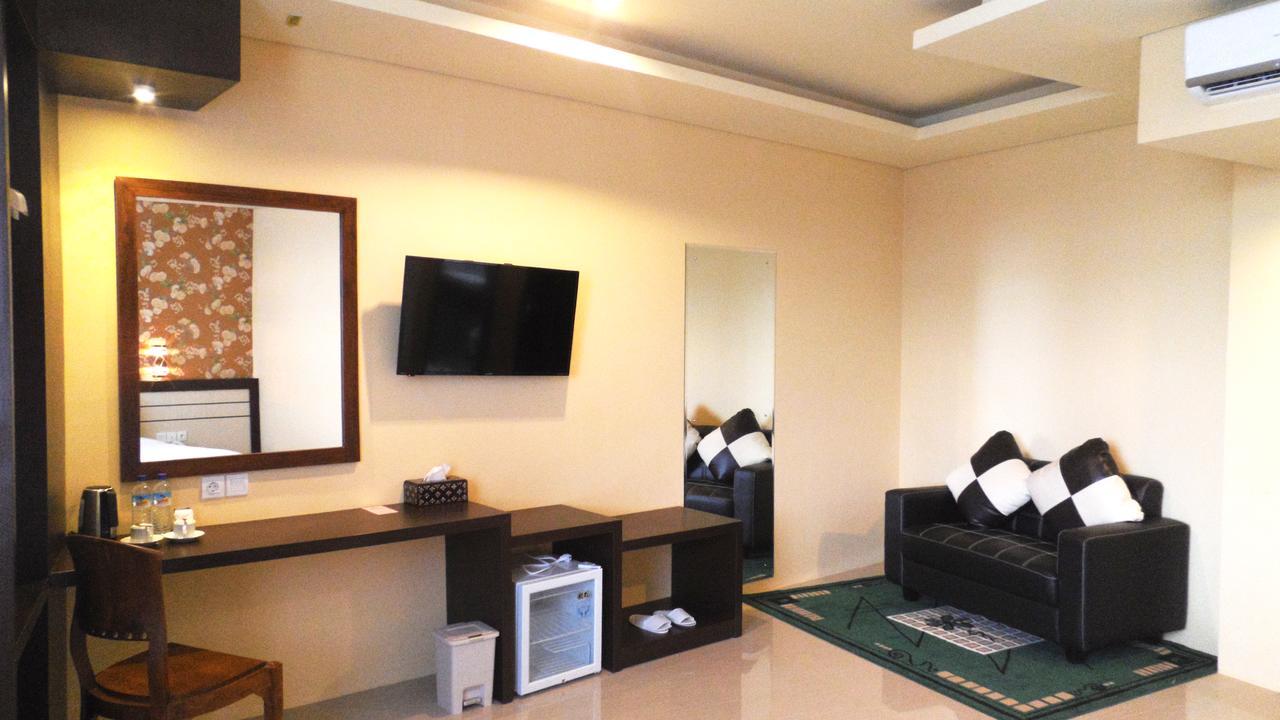 Grand Madani Hotel Mataram Kültér fotó