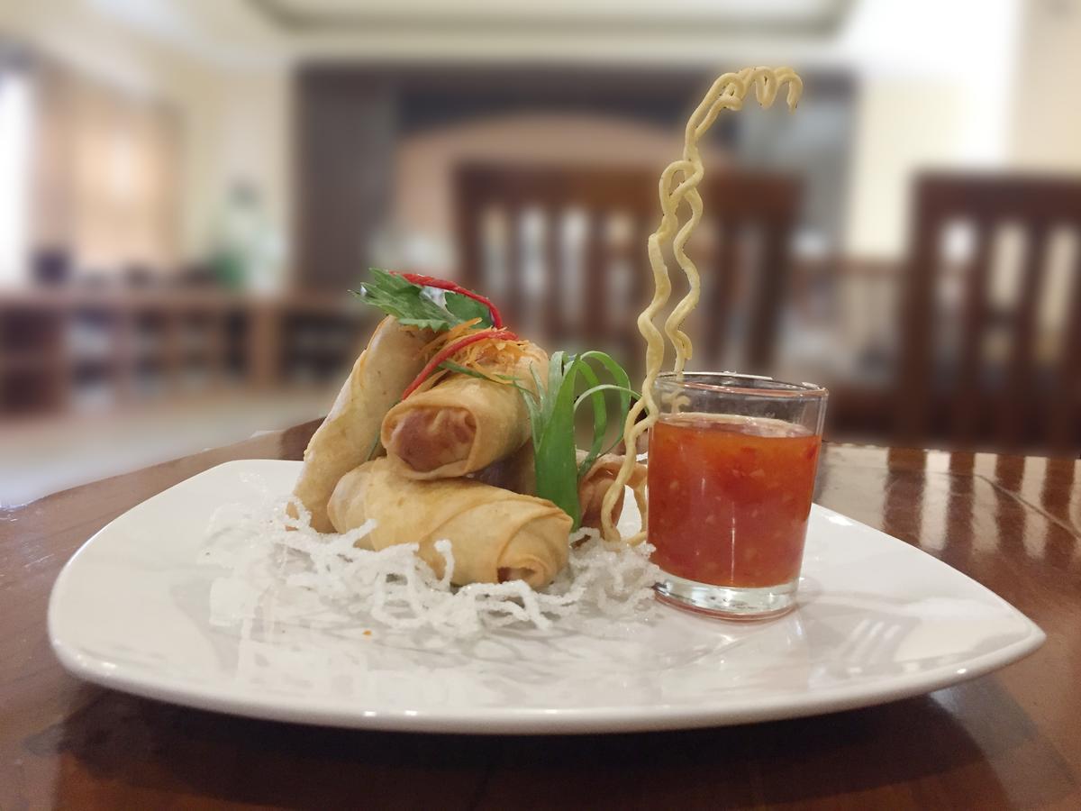 Grand Madani Hotel Mataram Kültér fotó